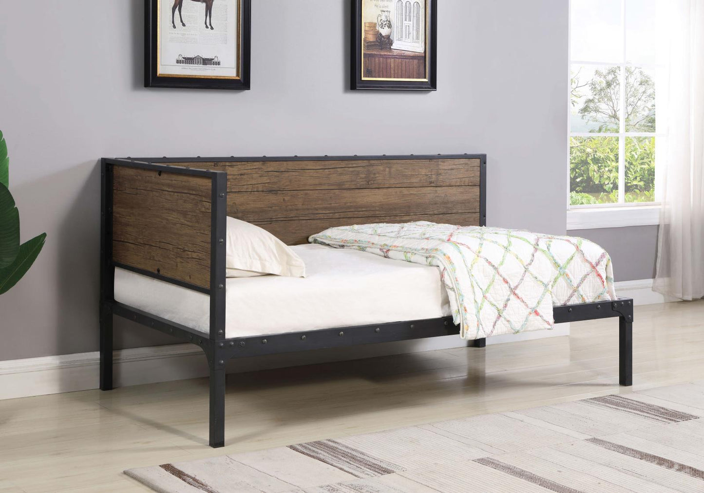 Getler Weathered Chestnut/Black Daybed